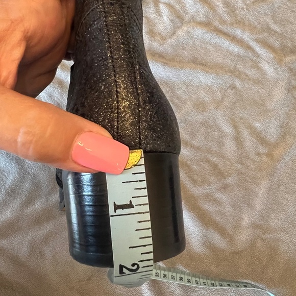 Donald J. Pliner Darla Black Metallic Silver Leather Chelsea Ankle Boot, Size 8 - Picture 4 of 9